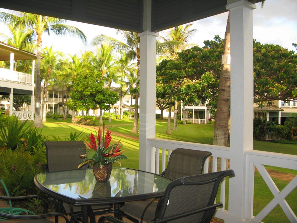 Tranquil, private lanai with expansive green space