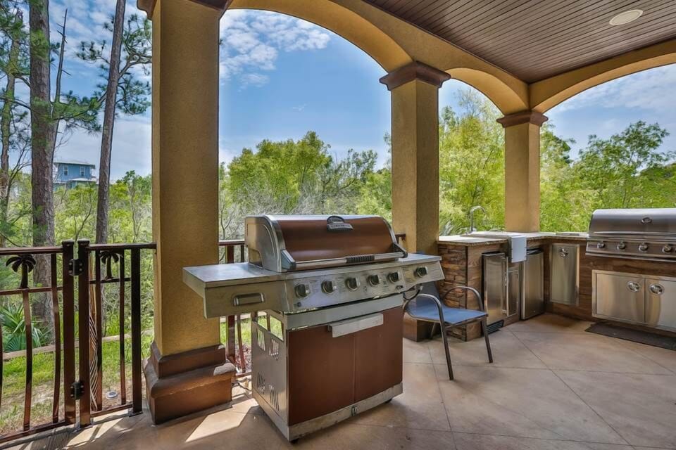 Patio area with grill, fridge, ice maker and fully functioning sink.