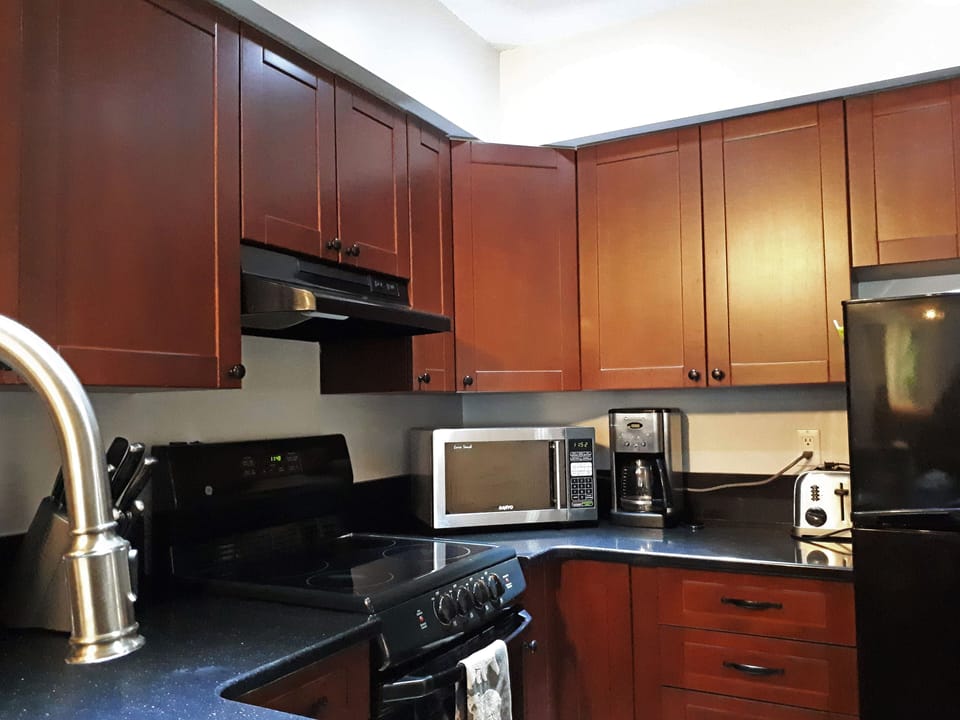 Coffee machine, sink and toaster!
