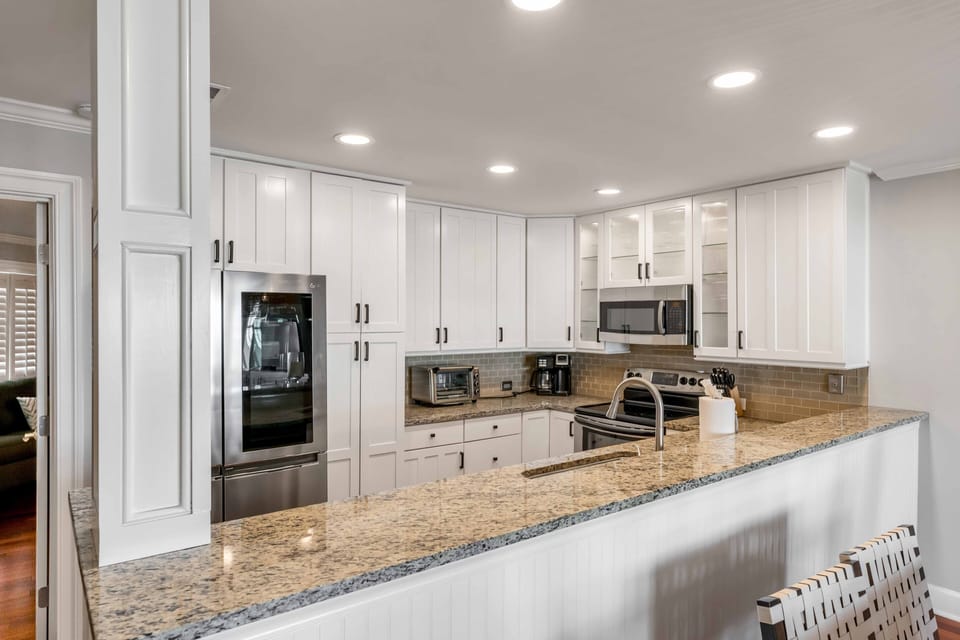 Relaxing Kitchen with ample counter space and fully equipped kitchen