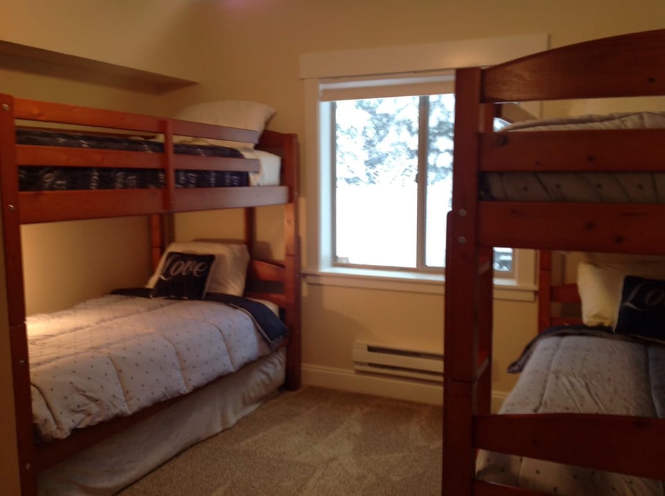 Bunk room 