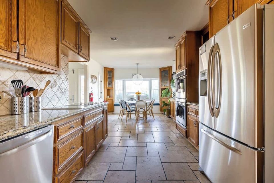 Spacious full kitchen with modern appliances—ideal for family meals, wine country pairings, or group retreats. Stock up locally and cook together with ease.