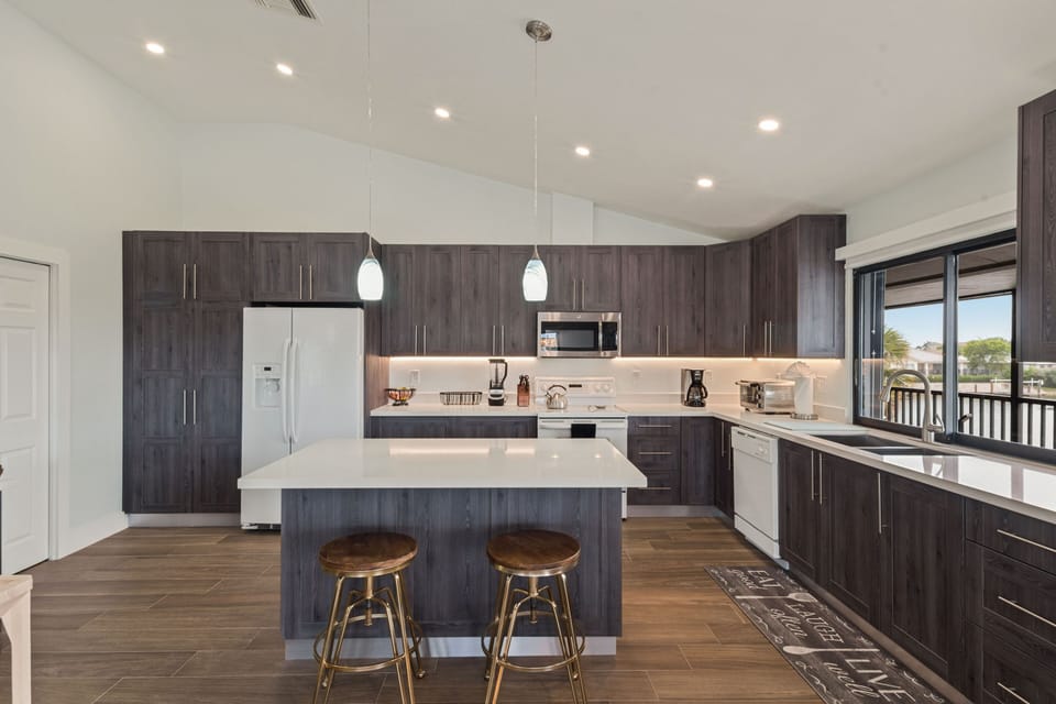 Eat in Kitchen 
with family booth 