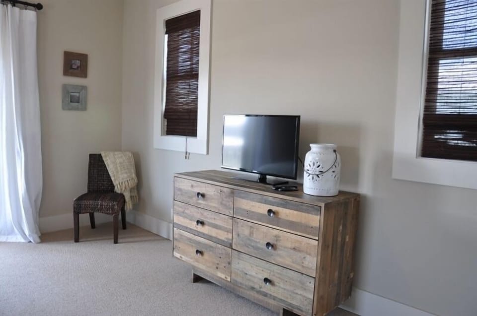 Upstairs Front Bedroom