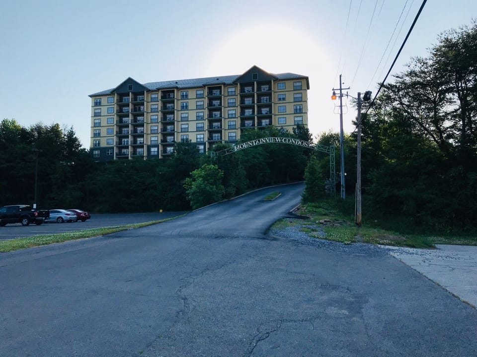 ENTRANCE TO MOUNTAIN VIEW  CONDOS 