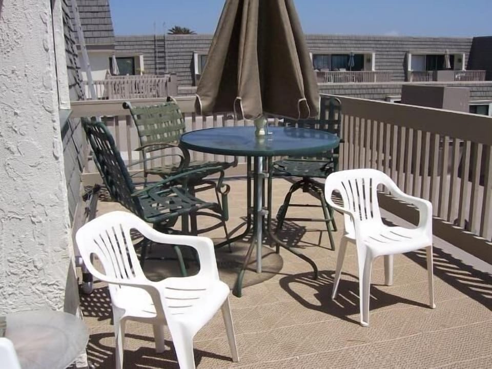 Now expanded with lounge's and tall chairs.