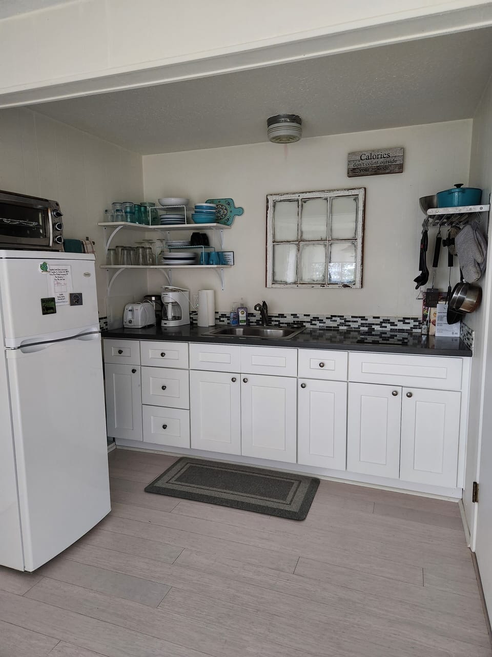 Kitchenette has 2-burner cooktop, microwave, air fryer, but no oven.