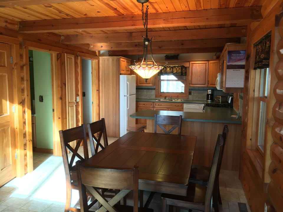 Main level Dining area for 6