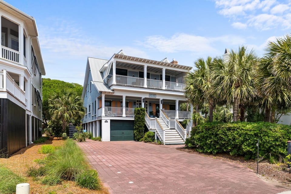 Aerie:  Best value for a large multi-family home on Ocean Blvd