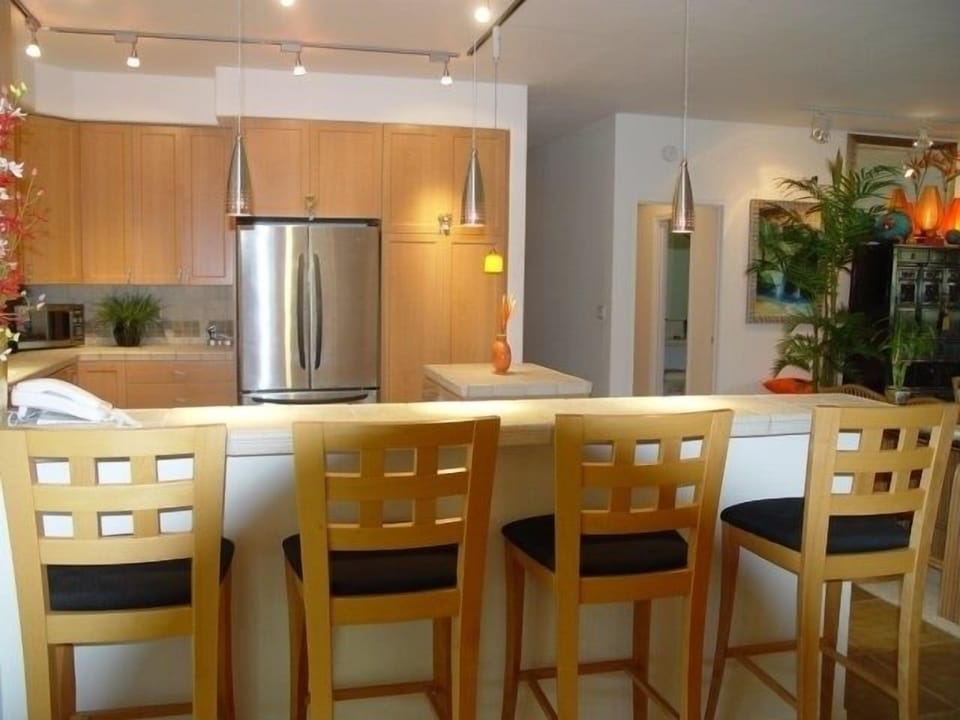 Large kitchen and comfortable bar seating.
