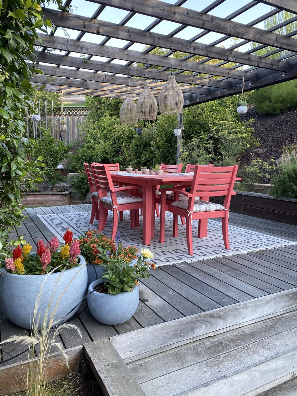 outdoor dining room 