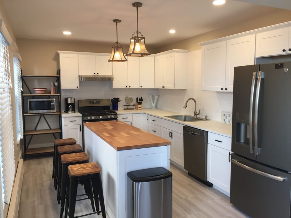 Fully stocked kitchen!