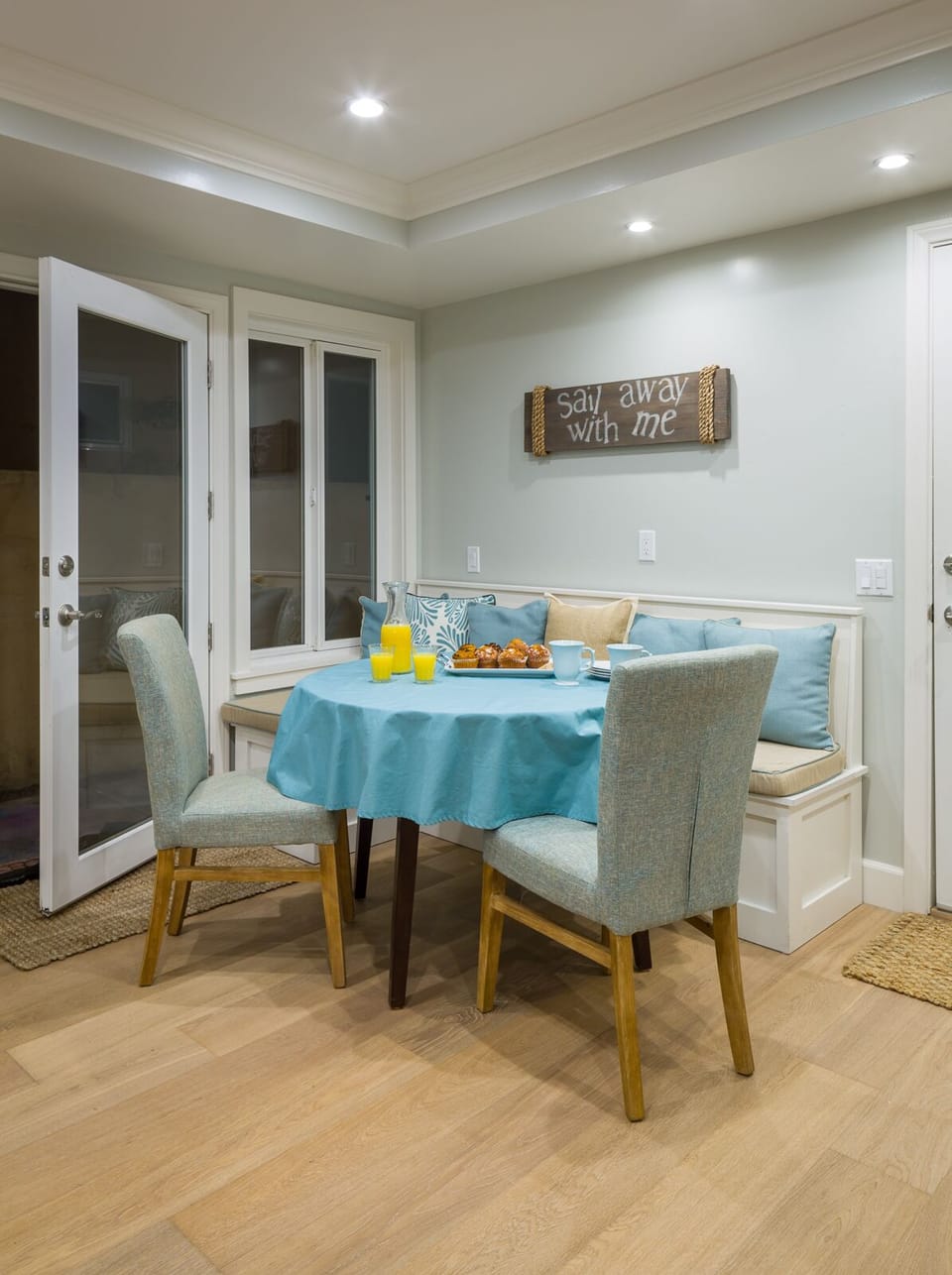 Relax and watch the sun come up in the comfy breakfast nook 