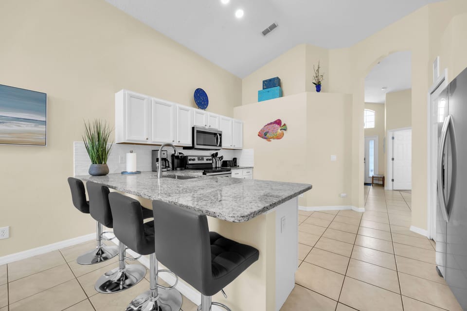 KITCHEN COUNTER EATING AREA