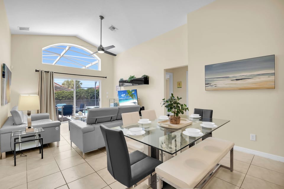 KITCHEN EATING AREA
