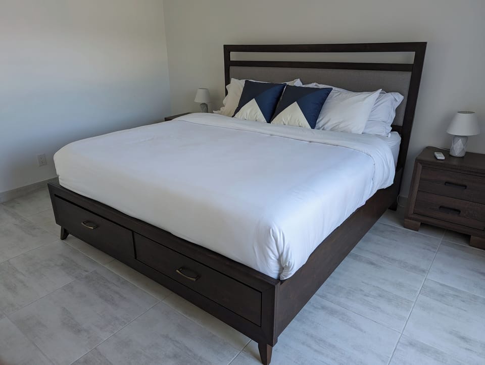 Fourth bedroom (king bed with private balcony)