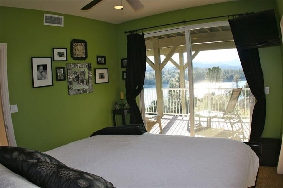  Lower Bedroom 
