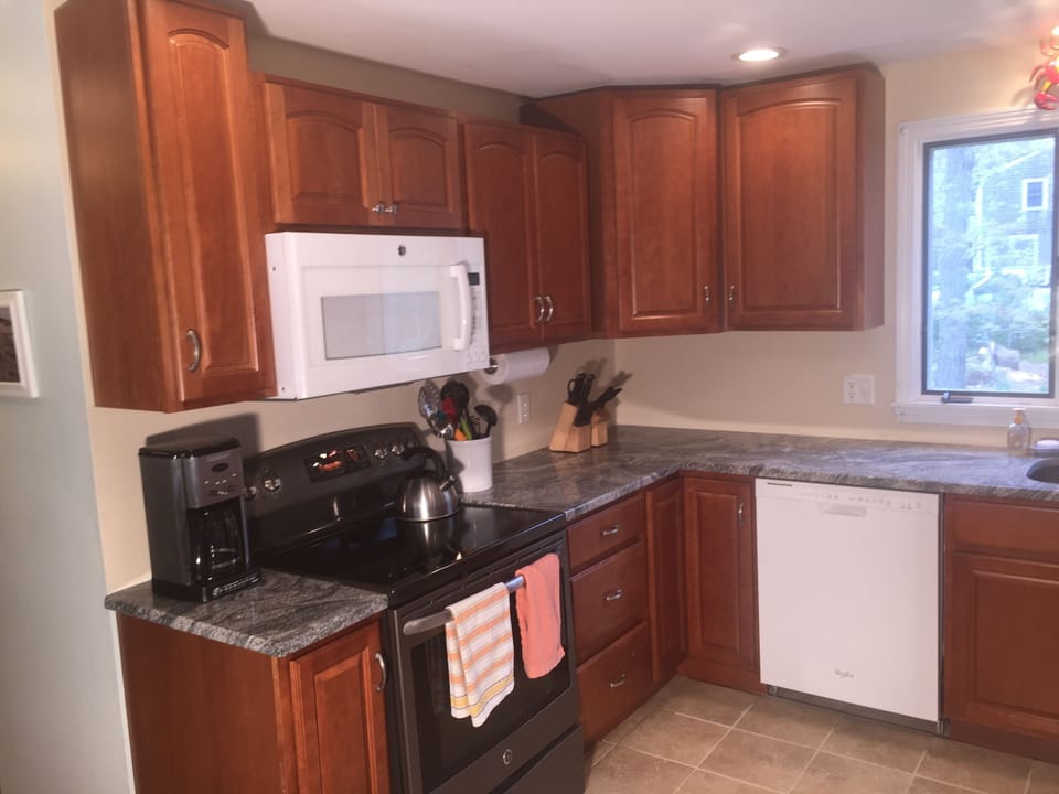 Fully equipped kitchen includes lobster pot!