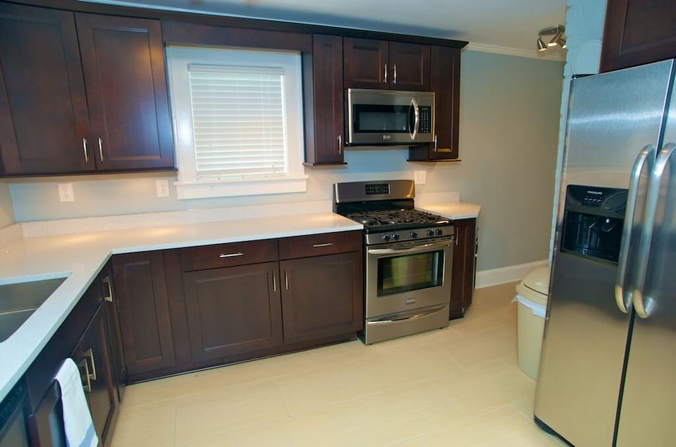 Kitchen w/under lighting
