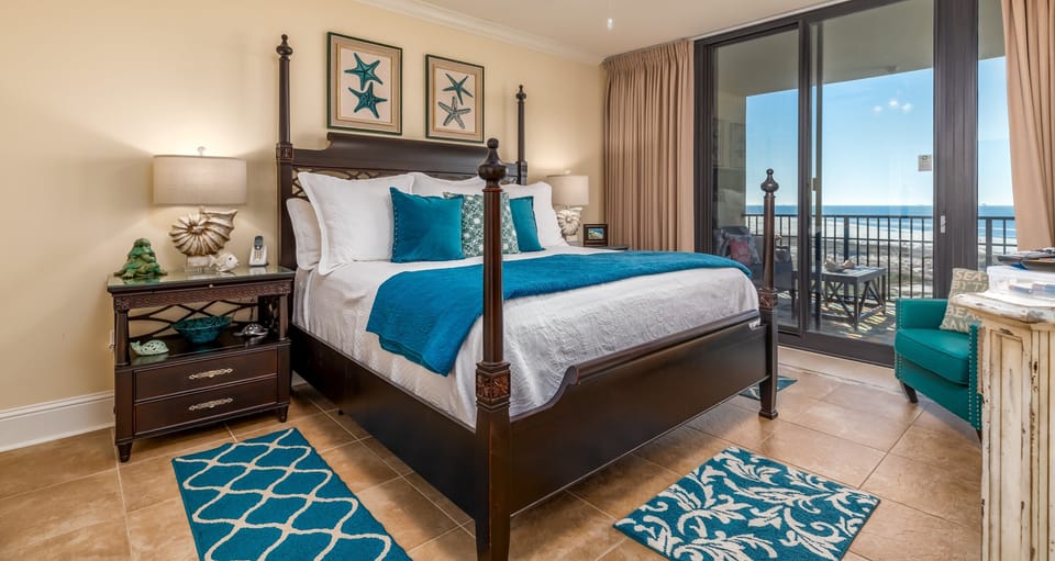 Breathtaking top-floor views of the Gulf of Mexico and Dauphin Island 