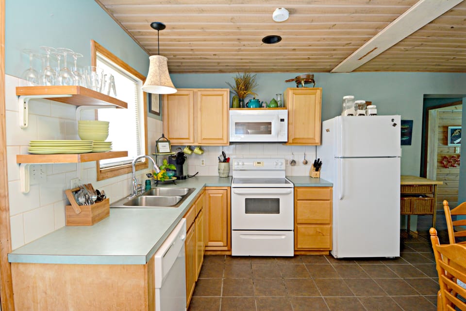Full kitchen with everything you need to cook delicious meals!