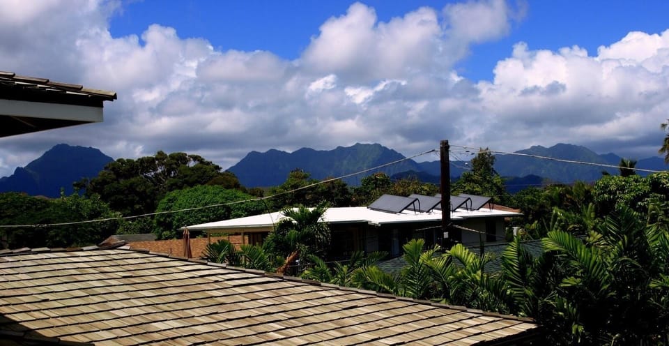 View of the Koolau mountains from Upstairs Twin bedroom.
