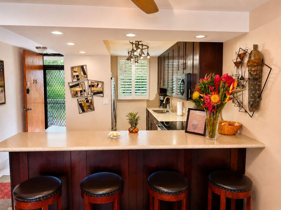 Kitchen bar area