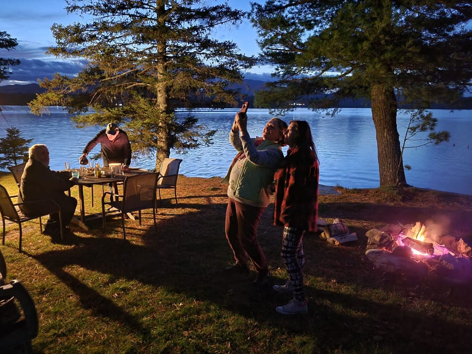 Wrapping up a perfect day with lakeside alfresco dining