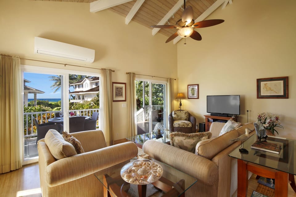 Tastefully decorated with original Hawaiian pieces of art, many by local artists