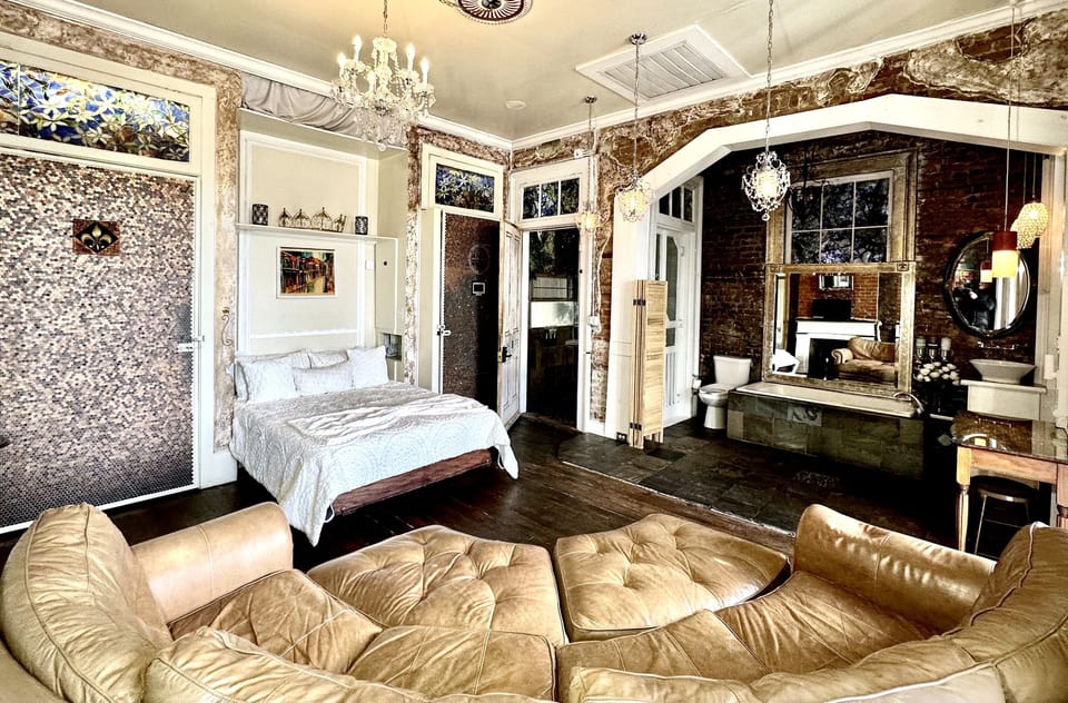 Royal suite , with sectional couch, outside shower, Jacuzzi tub  private balcony