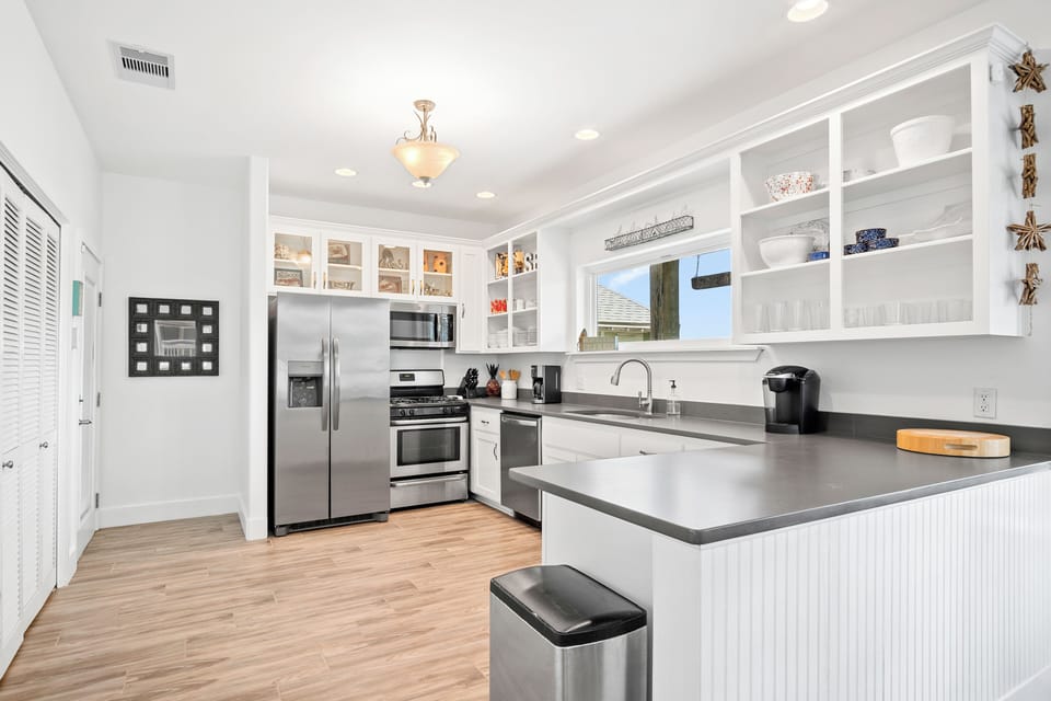 Gourmet kitchen with SS appliances