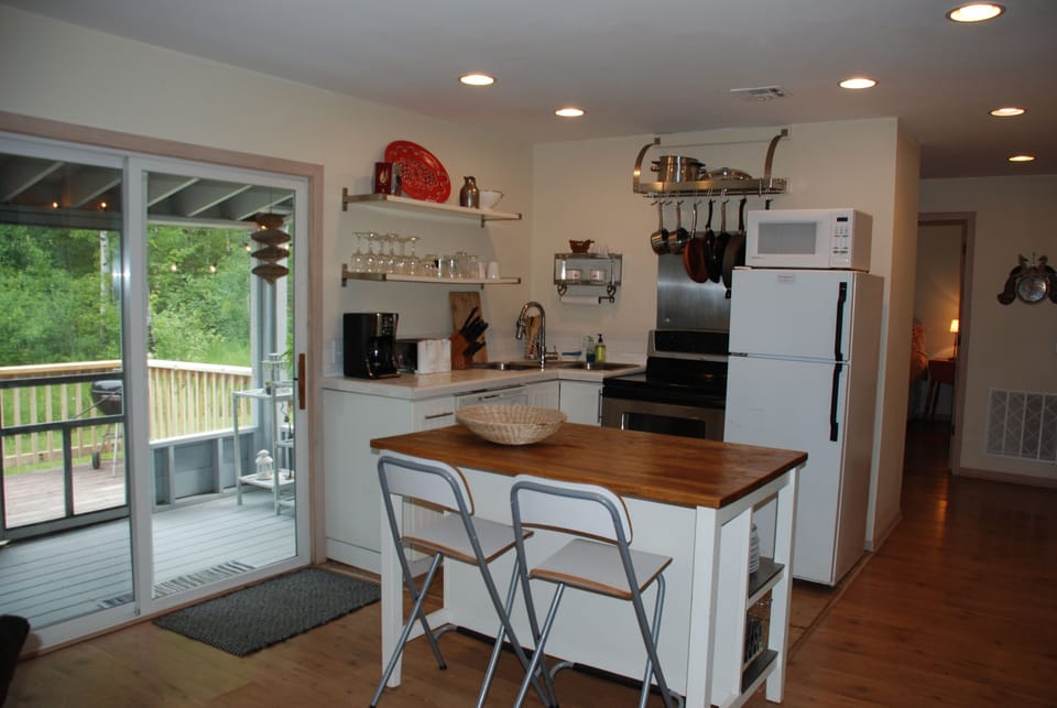 A fully equipped kitchen to prepare your own tasty meals
