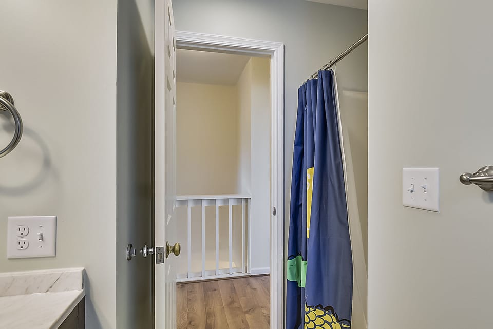 Remodeled hallway bath on upper level
