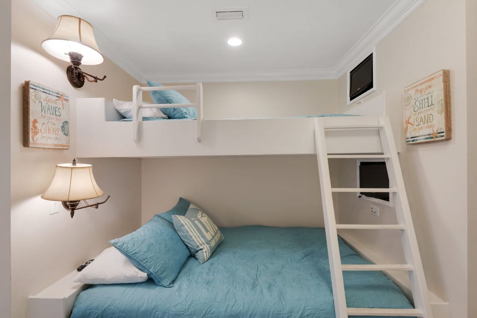 Full size bunk and twin bunk located in the hallway
