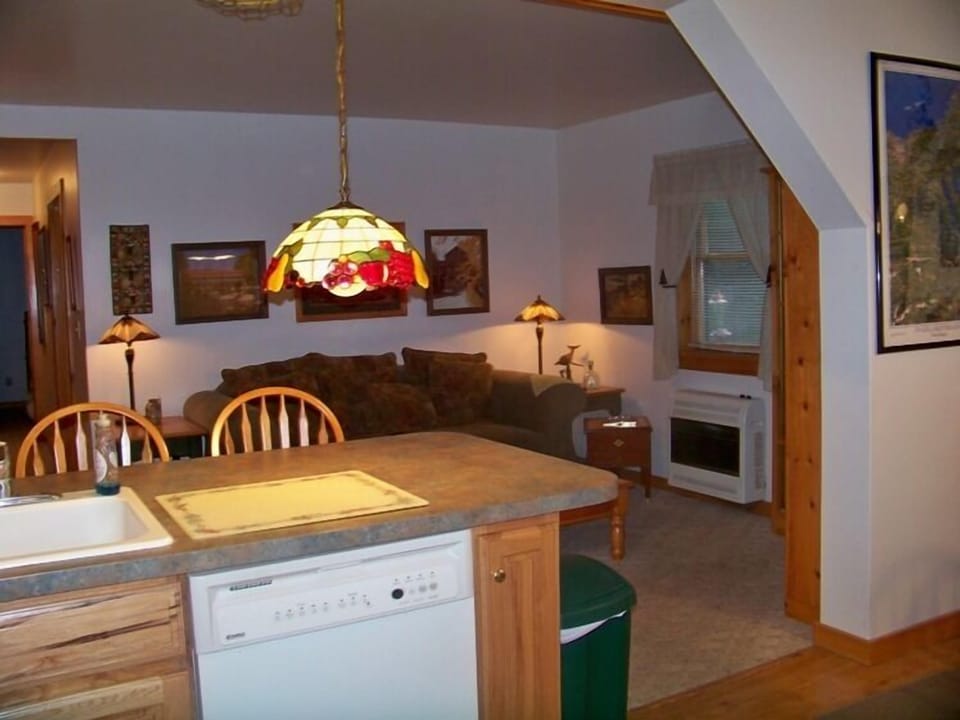 Nice open living space.  Noone has to feel they are hiding in the kitchen!
