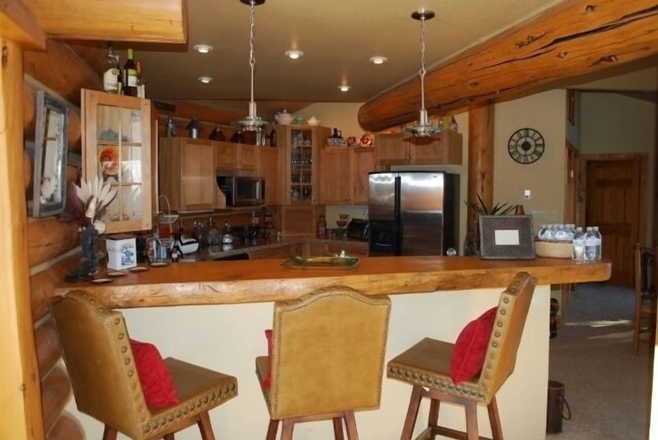 Log breakfast bar in kitchen area.