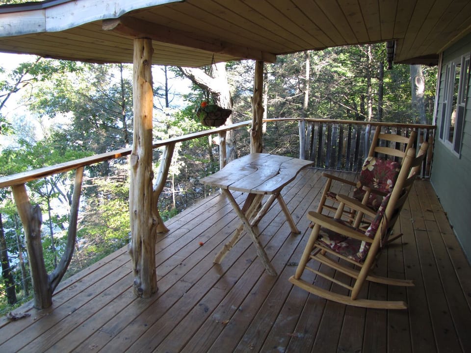 Deck has security wires between post, for optimum view