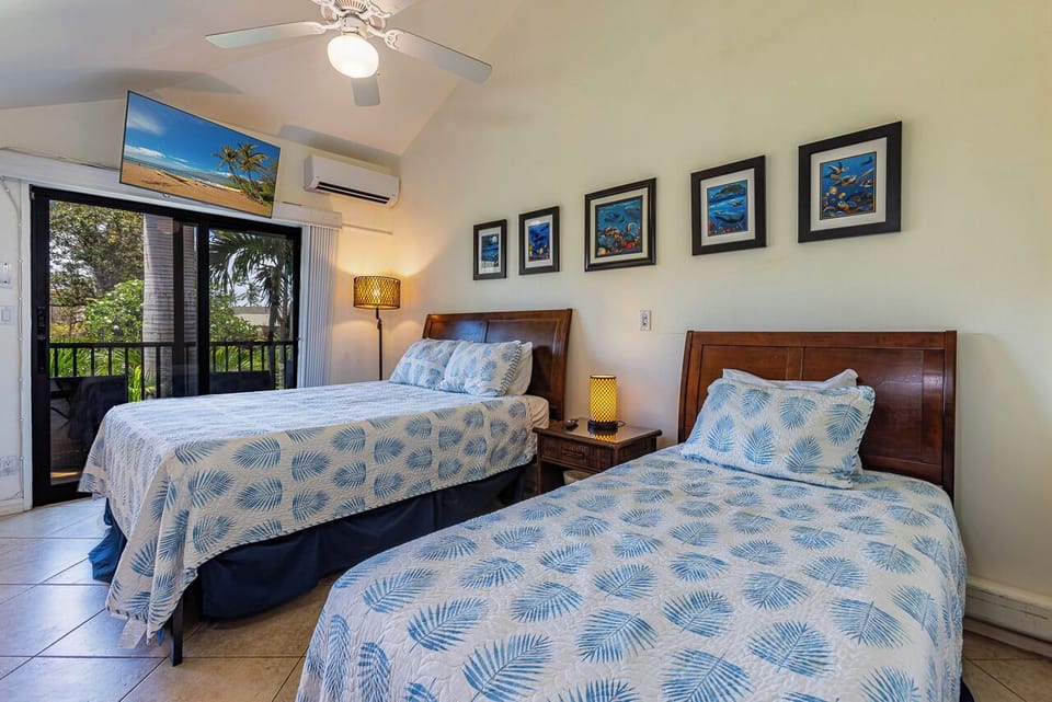 Upstairs Loft Bedroom - Queen (double) plus a Twin - Sleeps 3