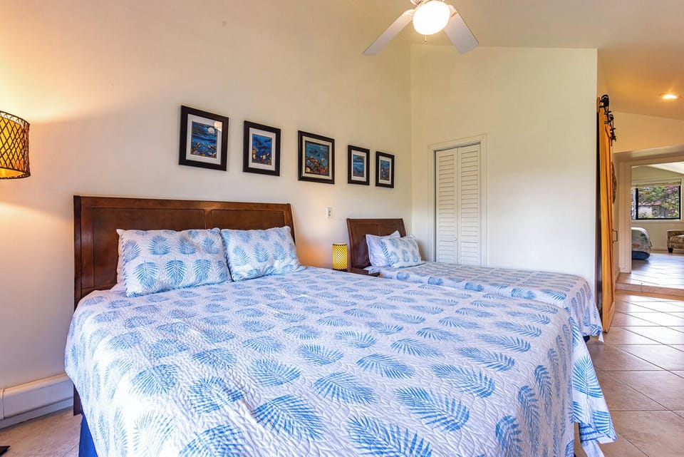 Upstairs Loft Bedroom - Queen (double) plus a Twin - Sleeps 3