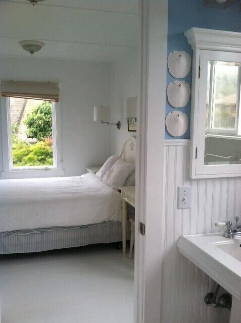 Upstairs bedroom, door to deck, flat screen streaming TV