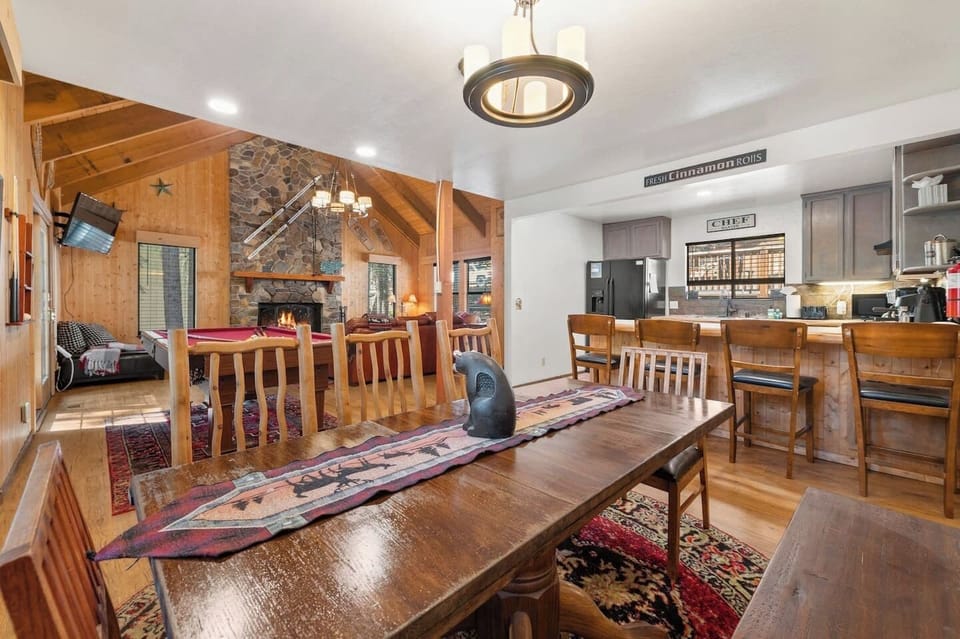 Dining area and extra seating at kitchen counter. Plenty of space for big dinners. 