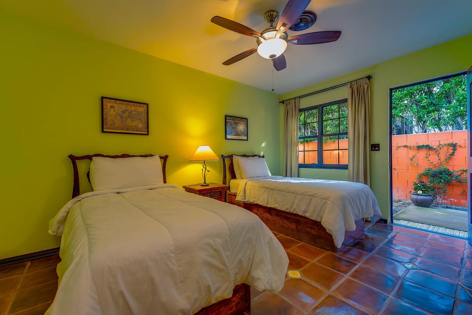 Bedroom 3 with direct access to the backyard and 2 twin beds