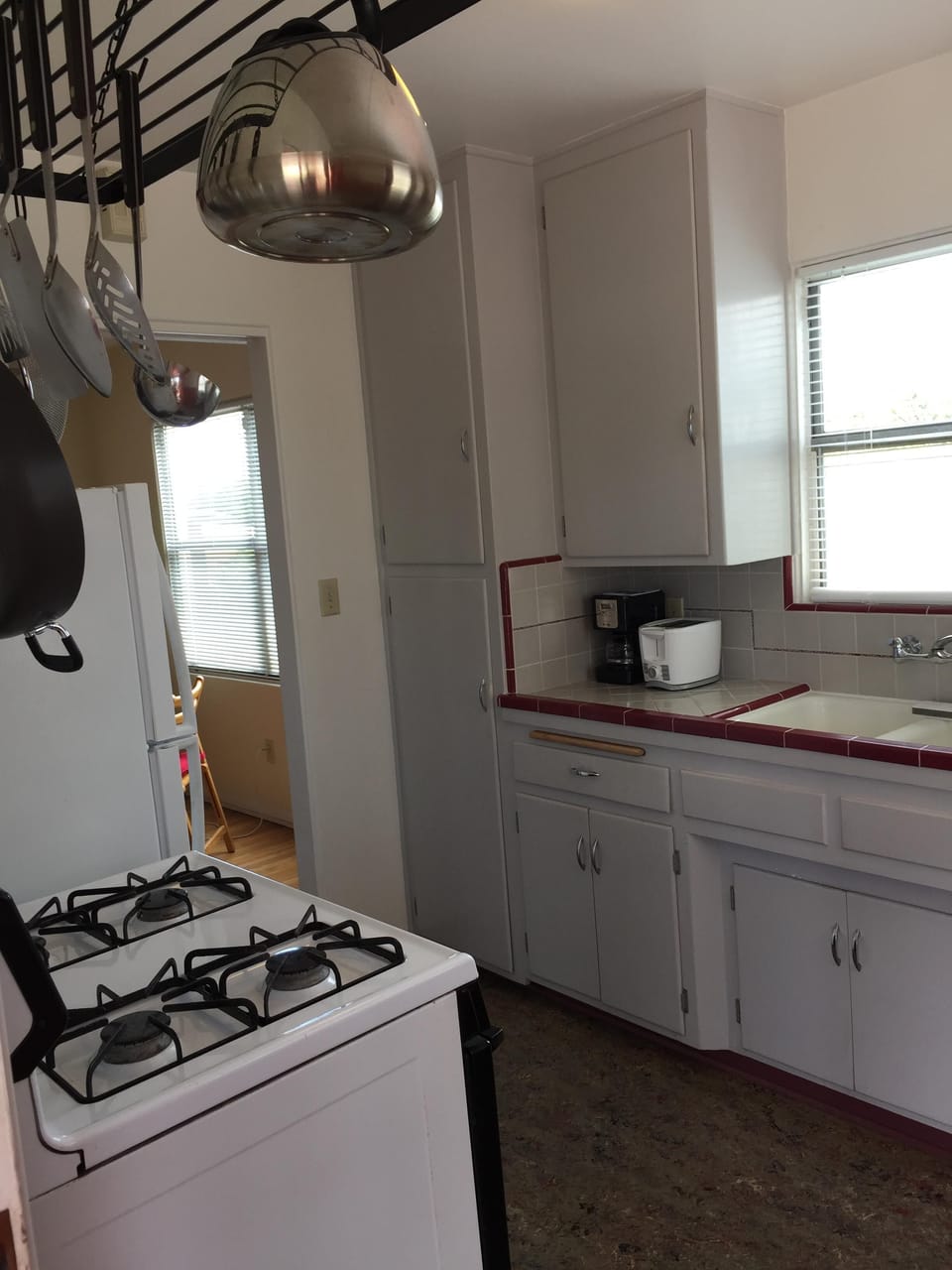 Full kitchen 