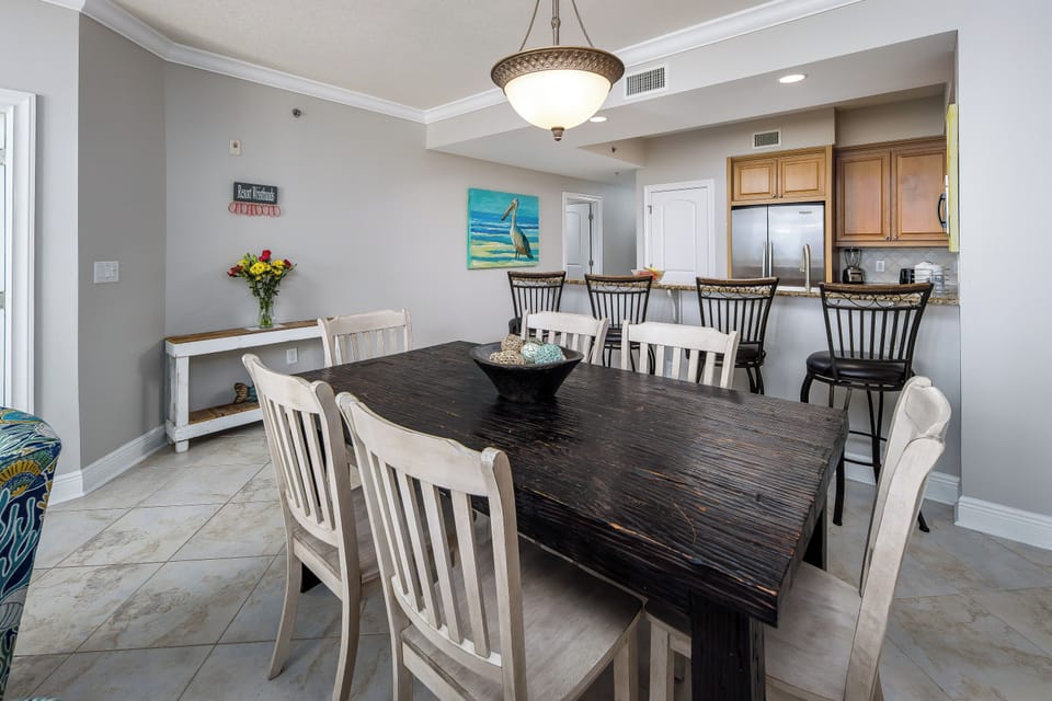 Dining area and breakfast bar