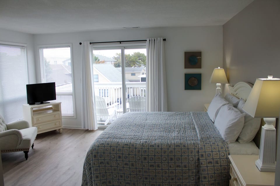 Bedroom 4 - King bedroom with access to private deck