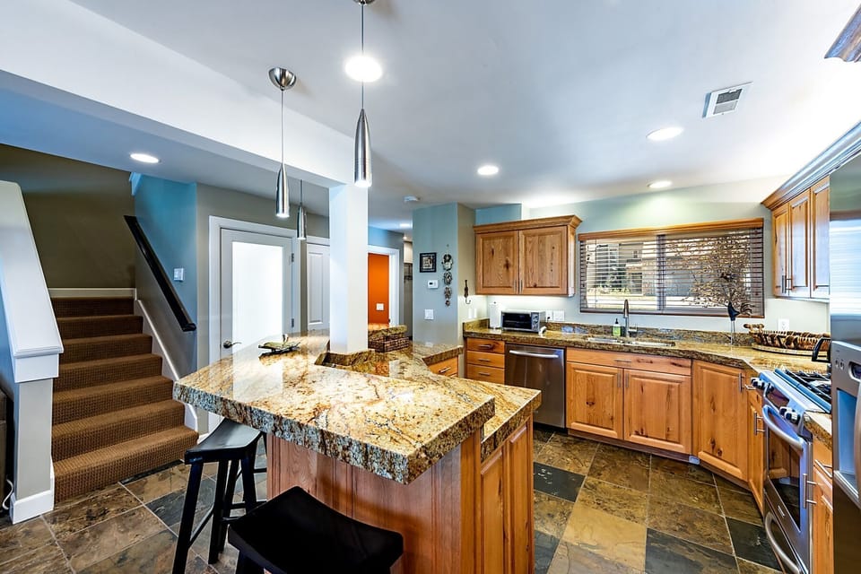 Kitchen/Bar seating