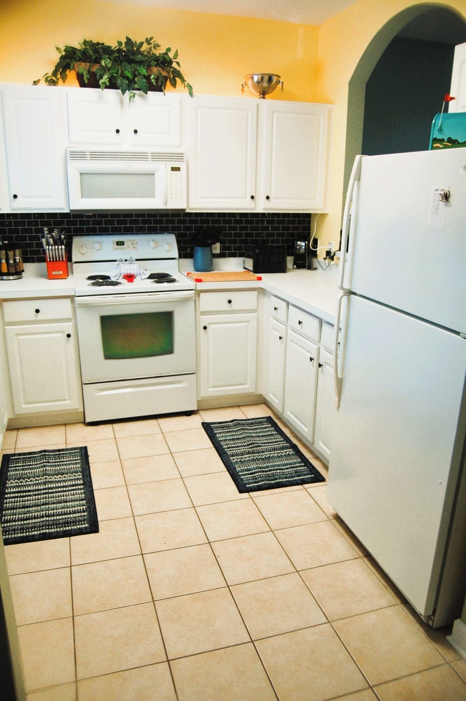 Another view of the kitchen.
