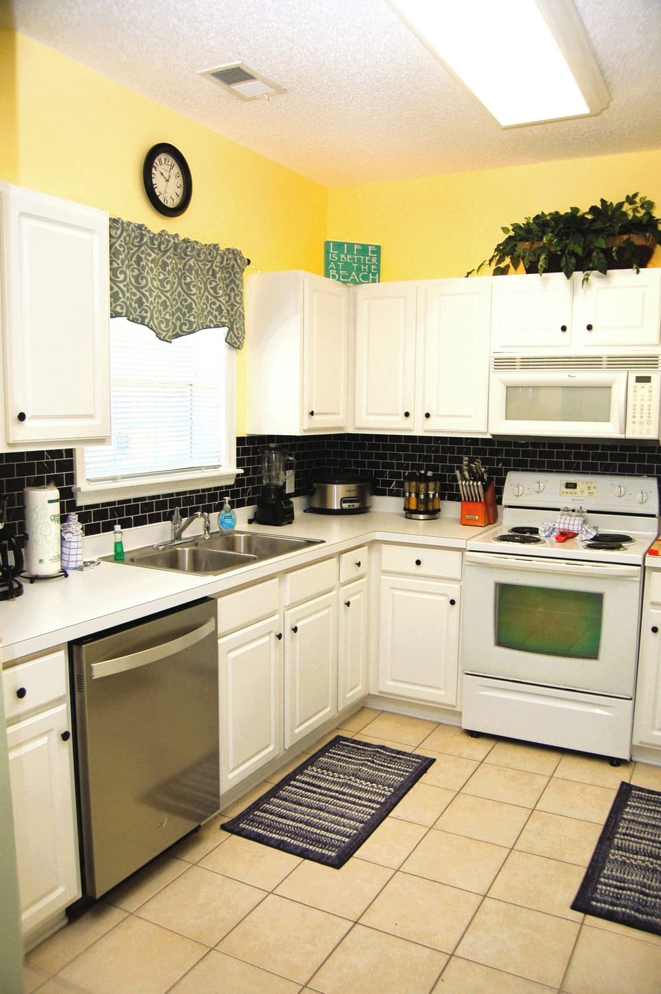 Well stocked kitchen with home-away-from home small appliances and utensiles.