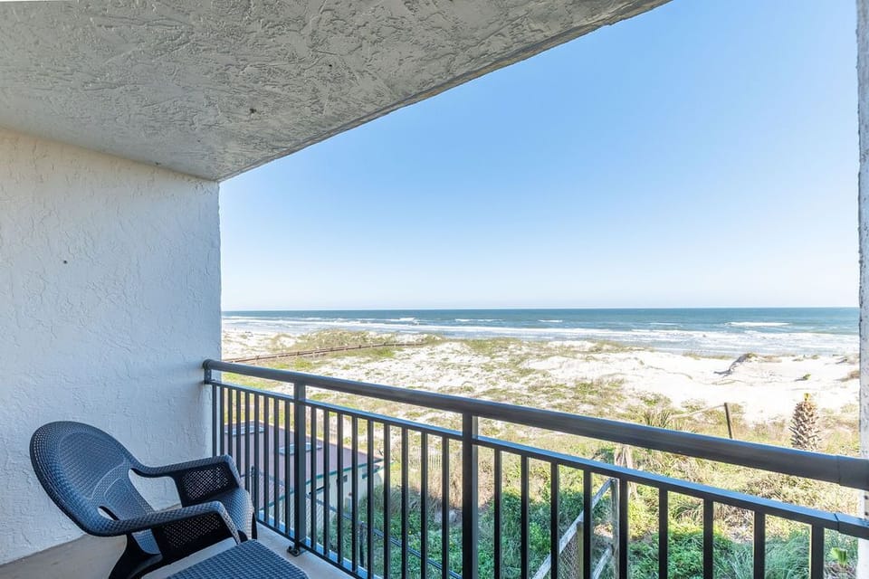 DIRECT OCEANFRONT Balcony view 