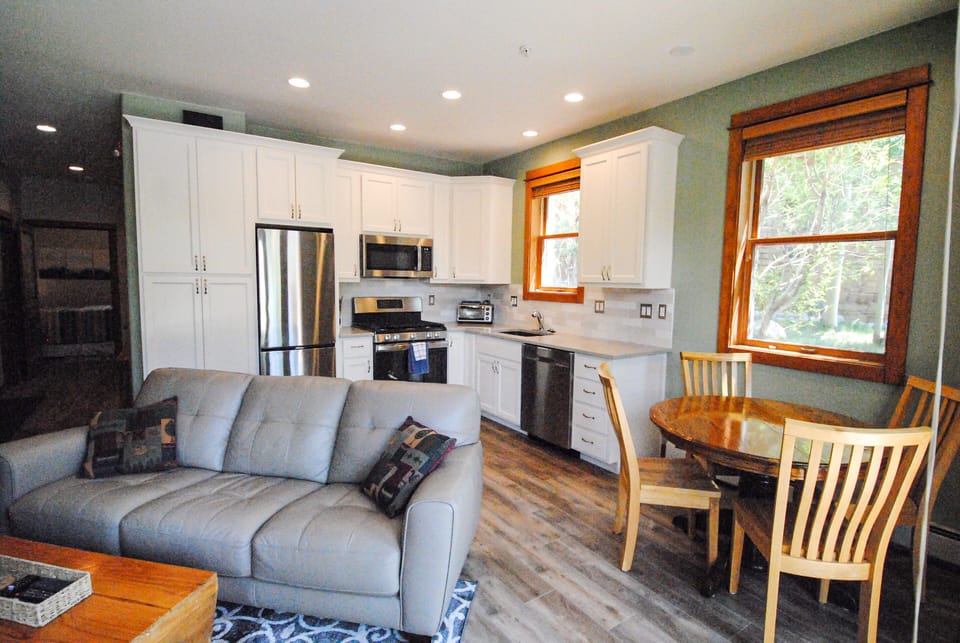 Kitchen & Dining Area